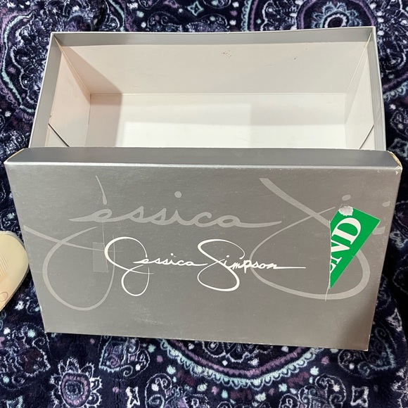 Jessica Simpson patent leather shoes size 9.5 - Picture 6 of 8